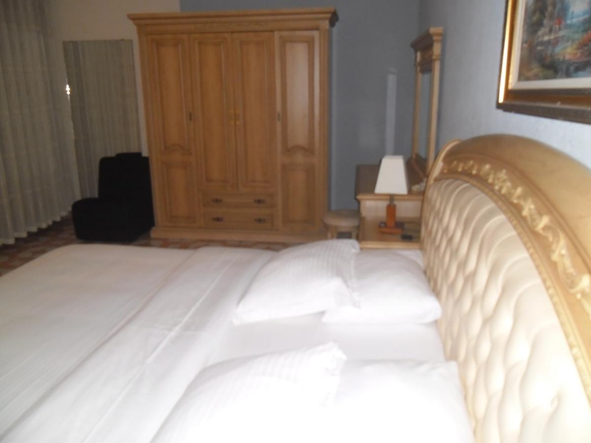 Hotel Vivi Palace Matadi Zewnętrze zdjęcie