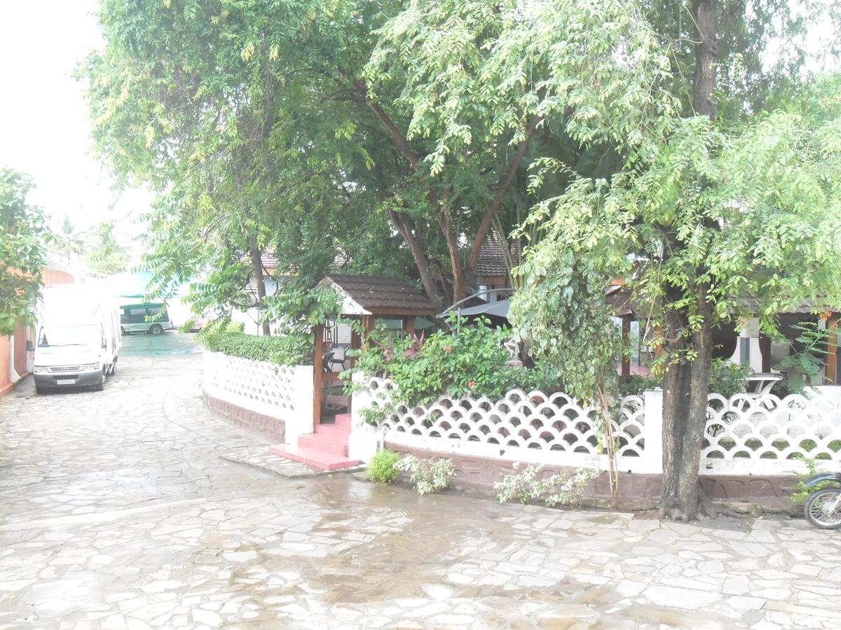 Hotel Vivi Palace Matadi Zewnętrze zdjęcie