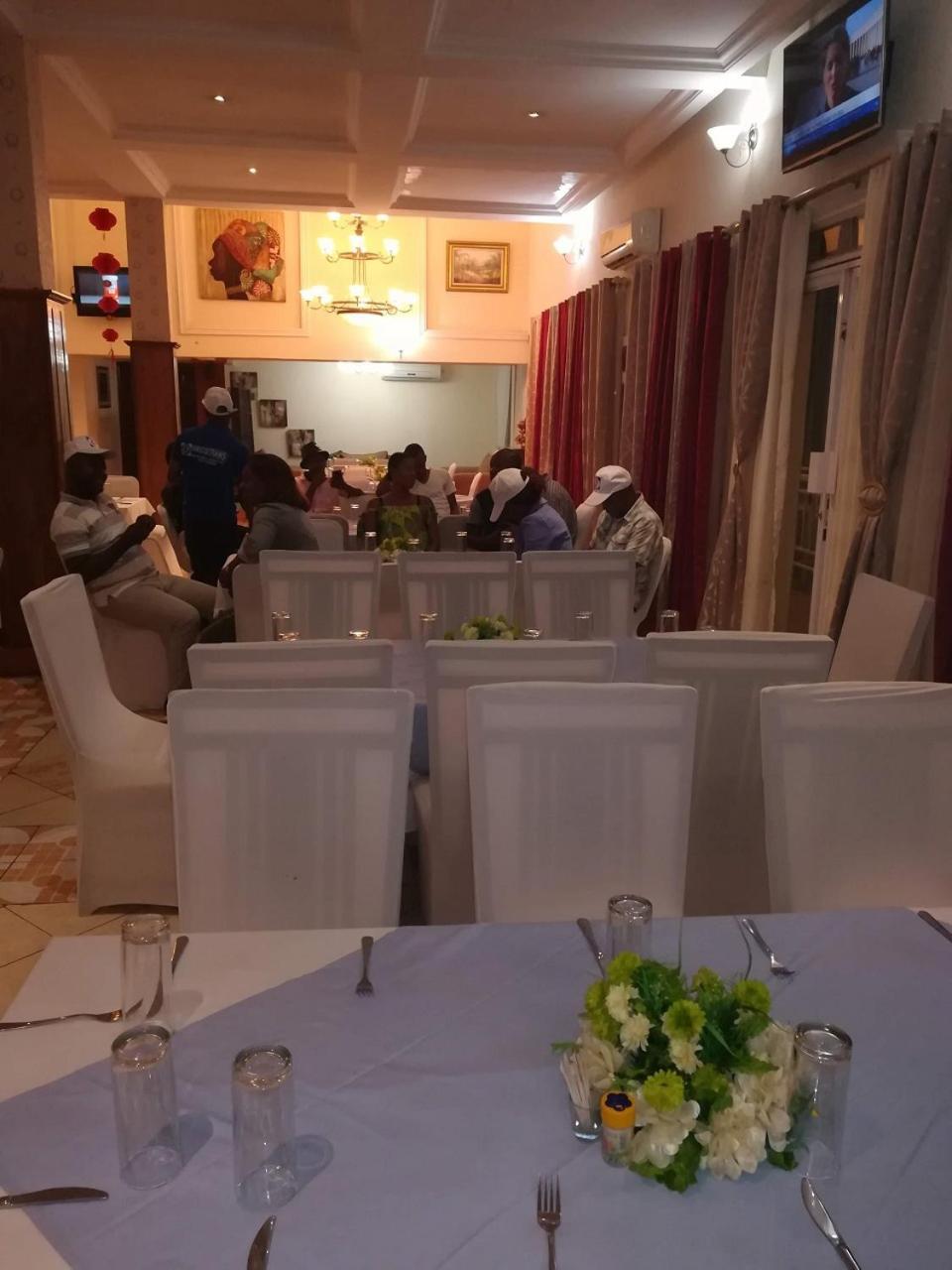 Hotel Vivi Palace Matadi Zewnętrze zdjęcie